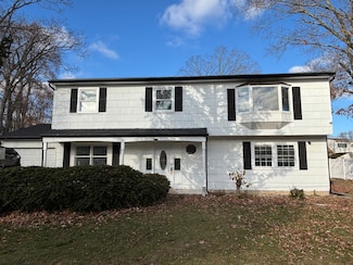 21 Hancock St, Islandia, NY 11749