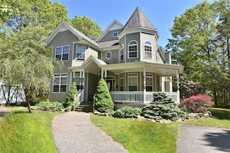 183 Middle Island Rd, Medford, NY 11763