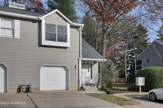 13 Mayfair Ct, Little Silver, NJ 07739