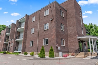 459 Willard St Unit 105, Quincy, MA 02169