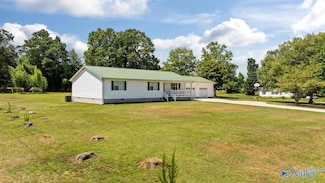 581 4th St SW, Sylvania, AL 35988