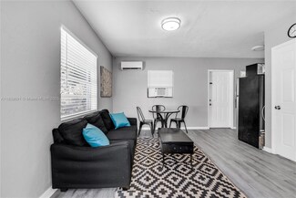 105 SW 5th Ct Unit 3, Dania, FL 33004