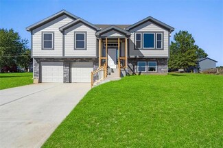 1920 Eagle Dr, Harrisonville, MO 64701