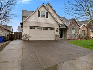 197 Finneys Ave, Molalla, OR 97038