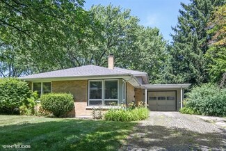 115 Elmwood Dr, Naperville, IL 60540