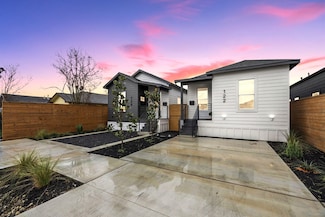 122 E 31st 1 2 St, Houston, TX 77018