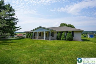 865 E Lizard Creek Rd, Lehighton, PA 18235