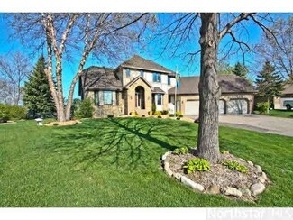 1693 1693 Wedgewood Cir, Arden Hills, MN 55112