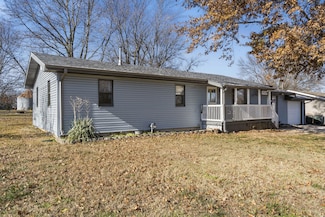 1529 S Jefferson Ave, Aurora, MO 65605