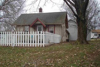 218 E South St, Bloomfield, IN 47424