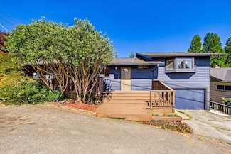 233 Newell Dr, Fortuna, CA 95540