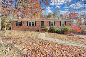 2216 E Ruritan Rd, Roanoke, VA 24012