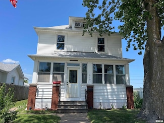619 1st Ave, Silvis, IL 61282