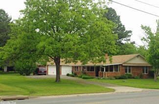 1335 E German Ln, Conway, AR 72032