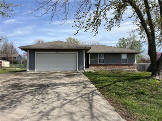 605 Morningview Dr, Harrisonville, MO 64701