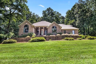 107 Creekwood Dr, Dallas, NC 28034