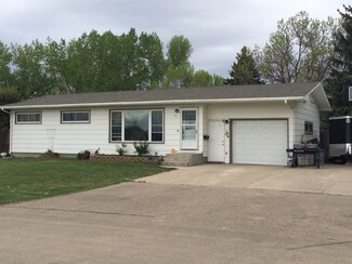 14 1st St NE, Surrey, ND 58785