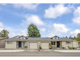 504 E 9th 13 St, Newberg, OR 97132