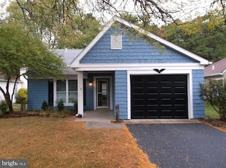 877 Westminster Dr N, Southampton, NJ 08088