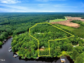 288 Lucky Ln, Bracey, VA 23919