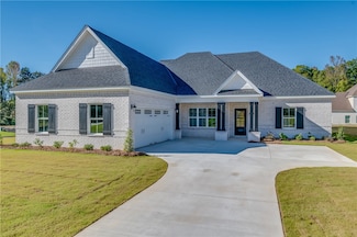 2828 Rainmaker Run Dr, Auburn, AL 36832