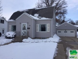 812 W Cedar St, Cherokee, IA 51012