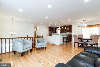 7036 Devereux Circle Dr, Alexandria, VA 22315