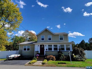 17 Locust St, Haskell, NJ 07420