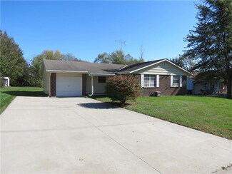 707 S 11th St, Savannah, MO 64485
