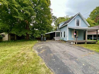 66 Lafayette St, Claremont, NH 03743