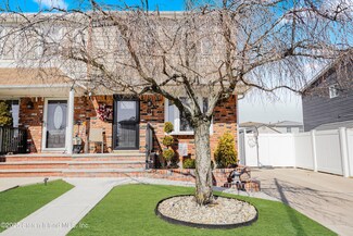 61 Berry Ave, Staten Island, NY 10312