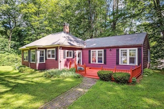 38 Cardinal Dr, Hartford, VT 05001