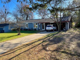 10882 Deerwood Dr SE, Lowell, MI 49331