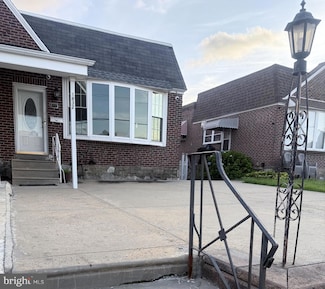 1832 Mower St, Philadelphia, PA 19152