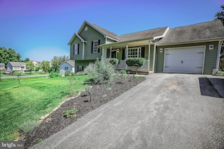 555 Oak Lee Dr, Ranson, WV 25438
