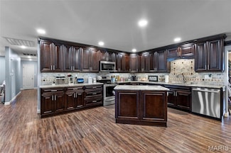216 Sherrie Dr, Sikeston, MO 63801