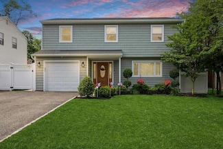 32 Illinois St, Dix Hills, NY 11746