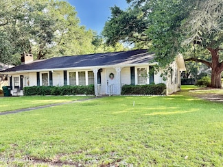 4425 Oak Ave, Moss Point, MS 39563