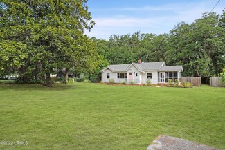 2405 Pine Haven St, Beaufort, SC 29902
