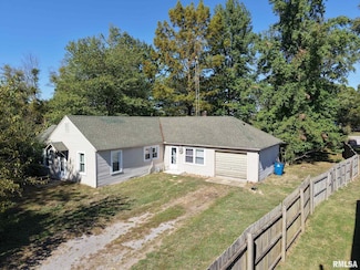 1010 E Randolph St, Mc Leansboro, IL 62859