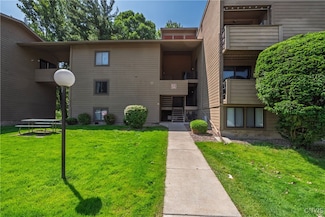 279 Watertree Dr, East Syracuse, NY 13057
