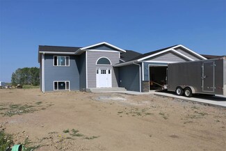 326 6th Ave SW, Surrey, ND 58785