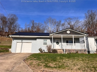 118 Oak St, Dunbar, WV 25064