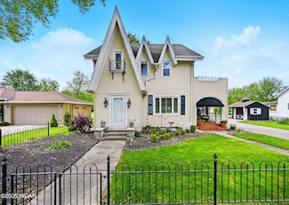 808 W Auglaize St, Wapakoneta, OH 45895