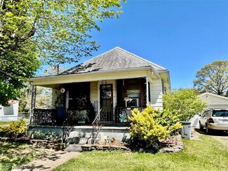 810 Warren Ave, Belpre, OH 45714