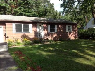 87 Hanson Dr, Springfield, MA 01128