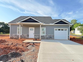 261 Woodgate Rd, Cowpens, SC 29330