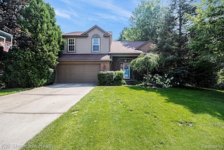 844 Wood Run, South Lyon, MI 48178