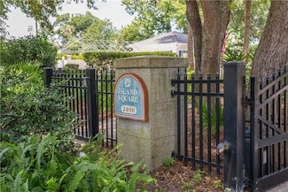 112 S Island Square Dr S, St. Simons Island, GA 31522