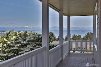 4638 Tanner View Dr, Clinton, WA 98236